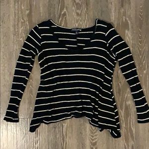 Scoop neck black & white sweater